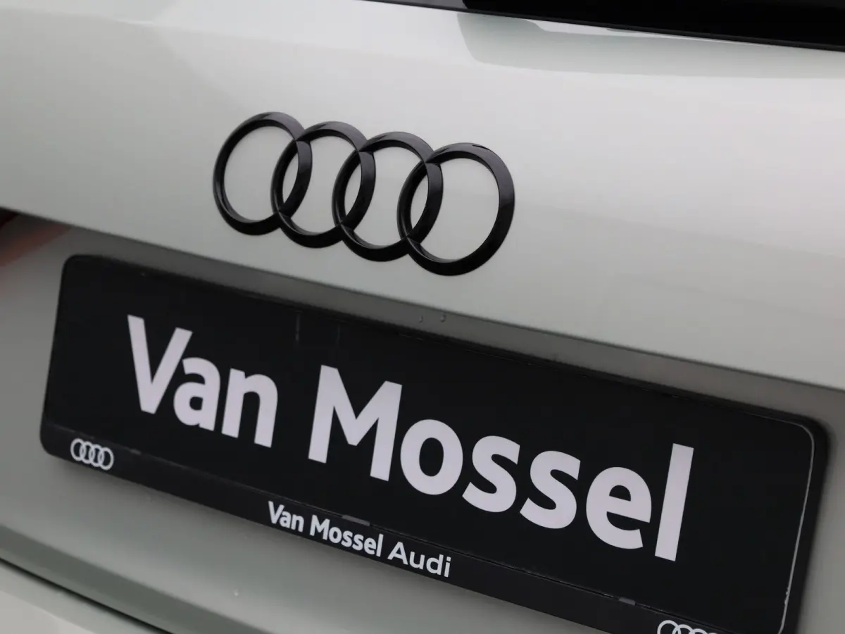30 TFSI Advanced edition l Adaptive cruise control l Climate control l Stoelverwarming l Navigatie l Climate control l LED-koplampen l Audi sound system l Privacy glas l Optiekpakket zwart p