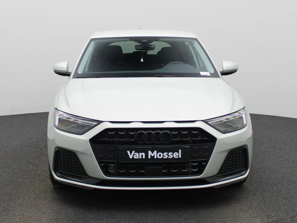 30 TFSI Advanced edition l Adaptive cruise control l Climate control l Stoelverwarming l Navigatie l Climate control l LED-koplampen l Audi sound system l Privacy glas l Optiekpakket zwart p