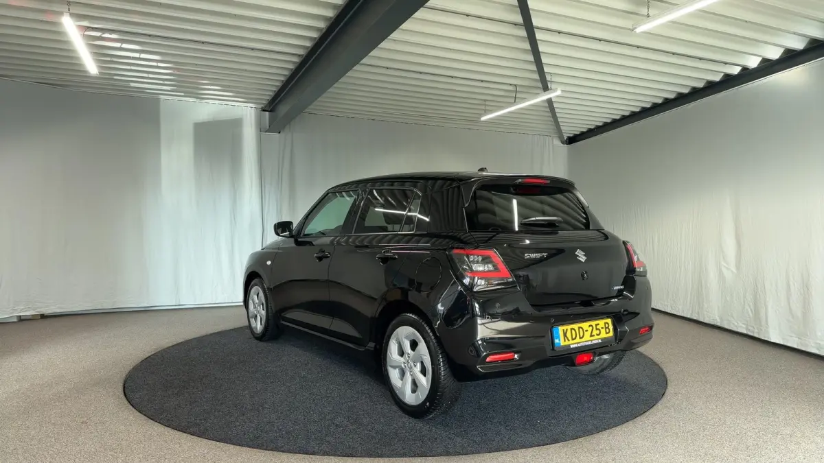 1.2 Select Smart Hybrid Navi | Led | Camera