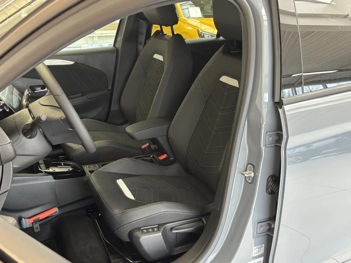 1.2 Turbo Hybrid Ultimate Automaat | Stoelverwarming | Stoelmassage | Navigatie | Dodehoek detectie | Achteruitrijcamera