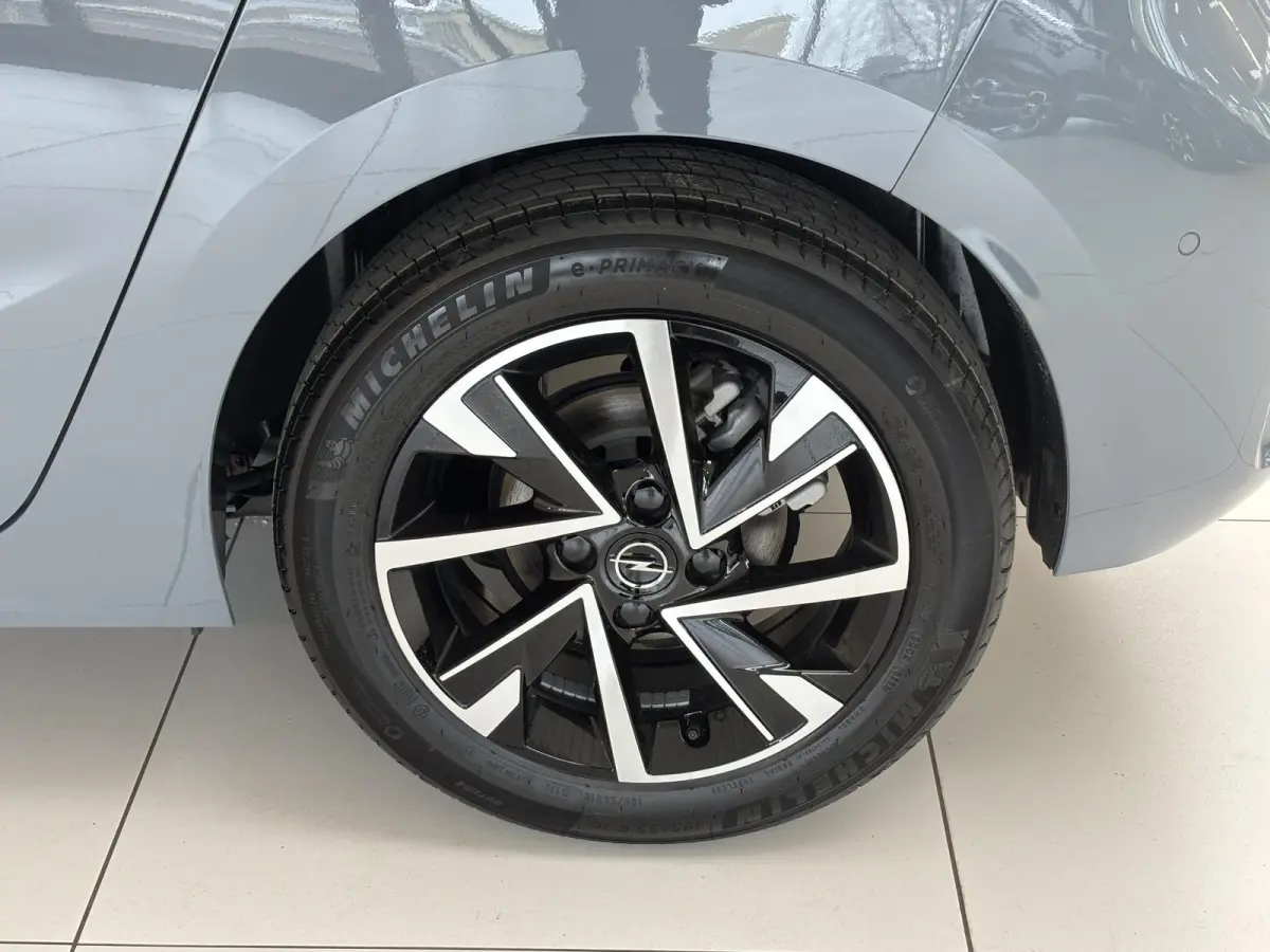 1.2 Turbo Hybrid Ultimate Automaat | Stoelverwarming | Stoelmassage | Navigatie | Dodehoek detectie | Achteruitrijcamera