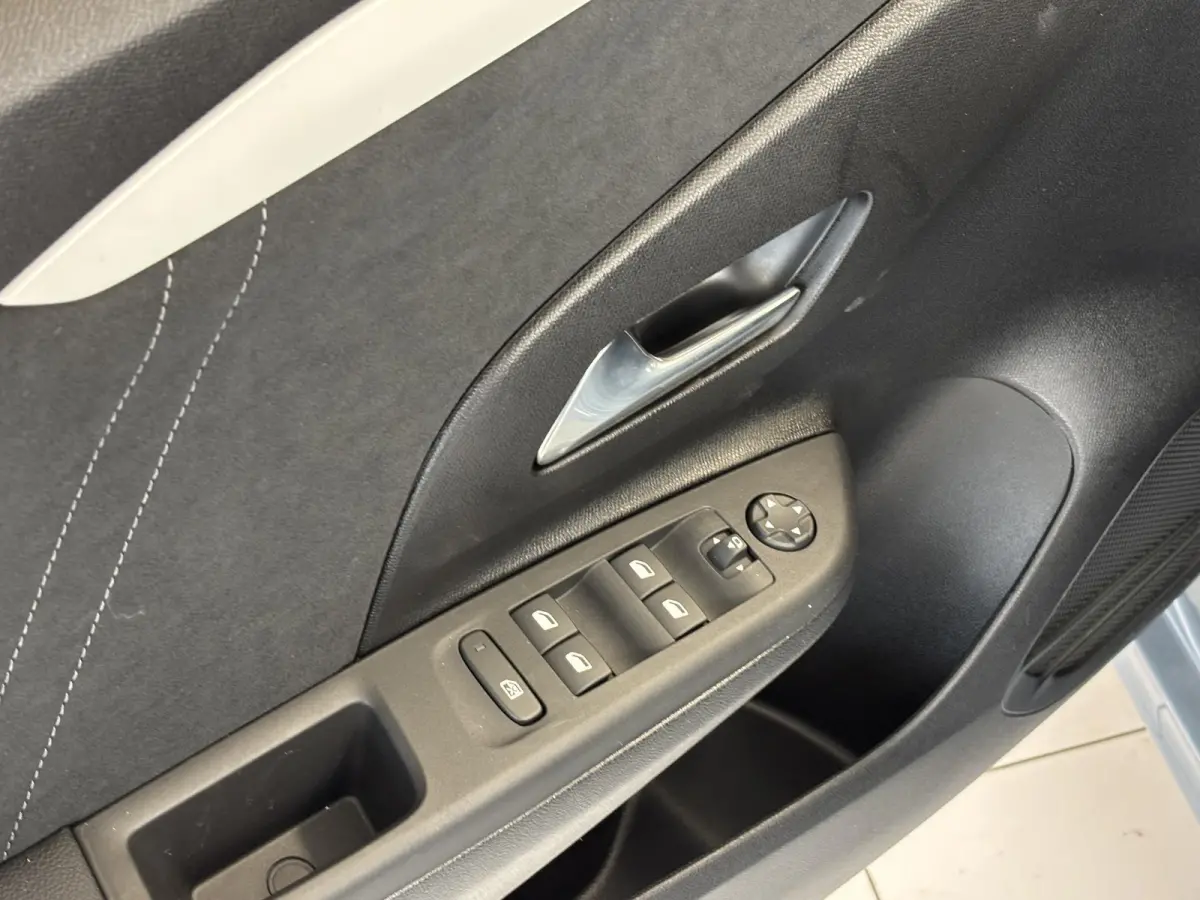 1.2 Turbo Hybrid Ultimate Automaat | Stoelverwarming | Stoelmassage | Navigatie | Dodehoek detectie | Achteruitrijcamera