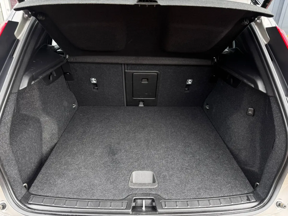 1.5 T5 R-Design NL-auto | Schuif- Kanteldak | H&K | Trekhaak | Stoelverwarming | Memory | Adaptive Cruise