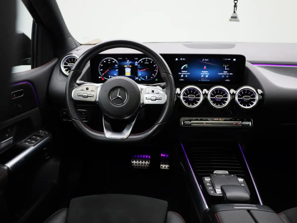 180 AMG Line AUTOMAAT | PANORAMADAK | CAMERA | NAVIGATIE | LED | HALF-LEDER