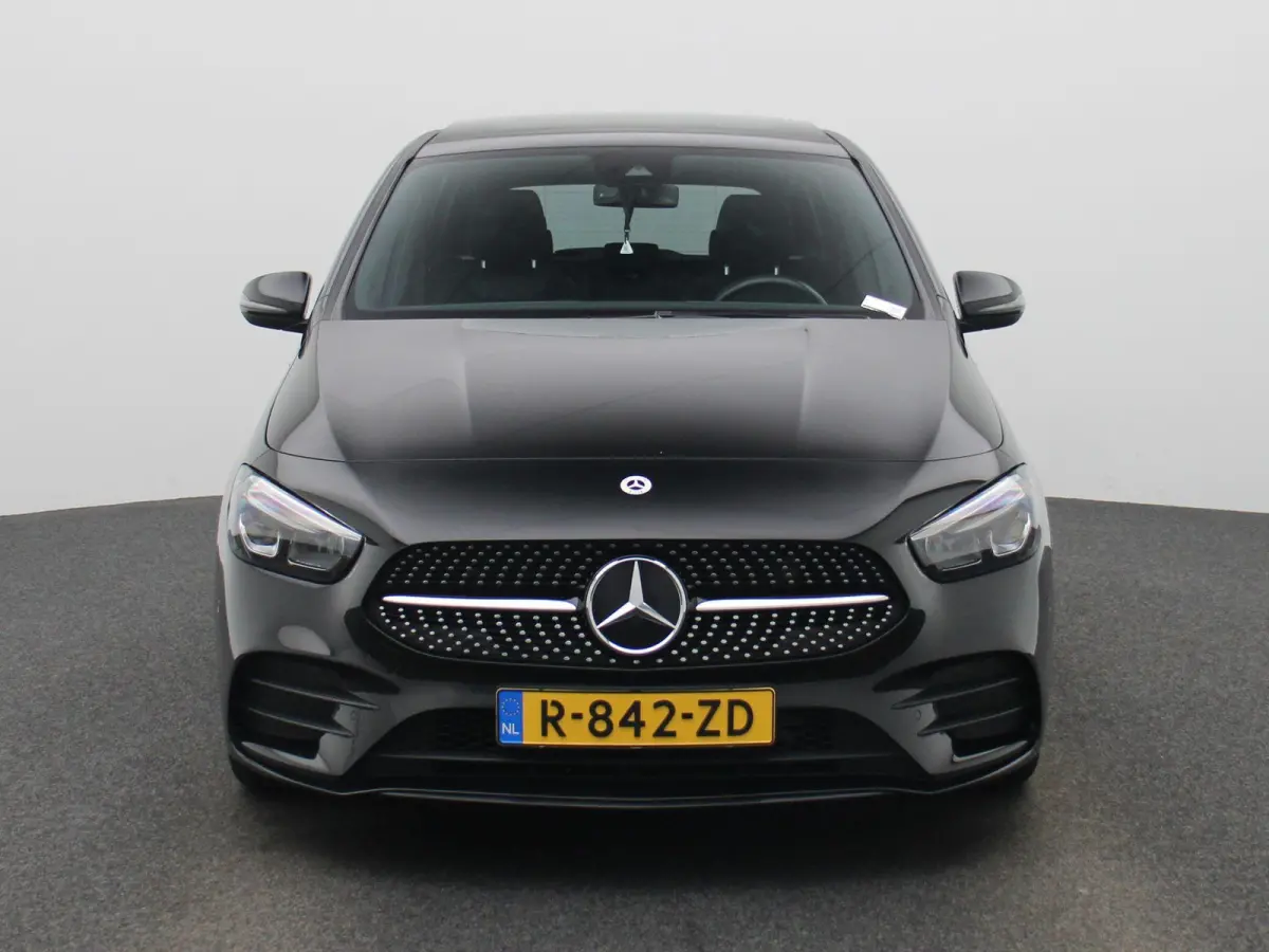 180 AMG Line AUTOMAAT | PANORAMADAK | CAMERA | NAVIGATIE | LED | HALF-LEDER