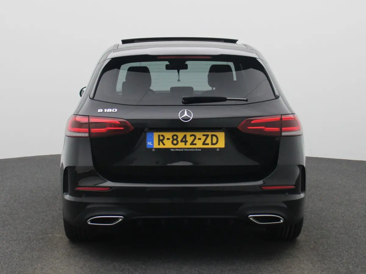 180 AMG Line AUTOMAAT | PANORAMADAK | CAMERA | NAVIGATIE | LED | HALF-LEDER