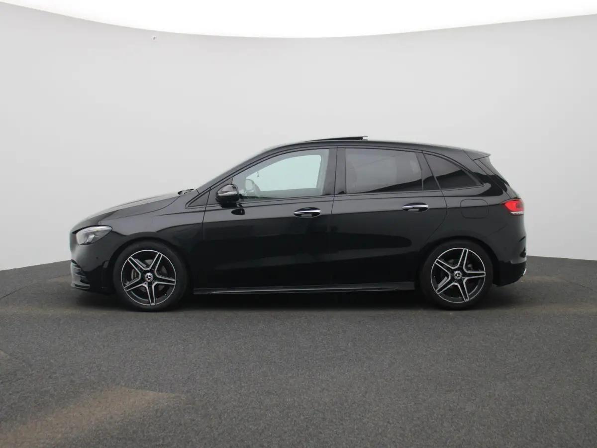 180 AMG Line AUTOMAAT | PANORAMADAK | CAMERA | NAVIGATIE | LED | HALF-LEDER