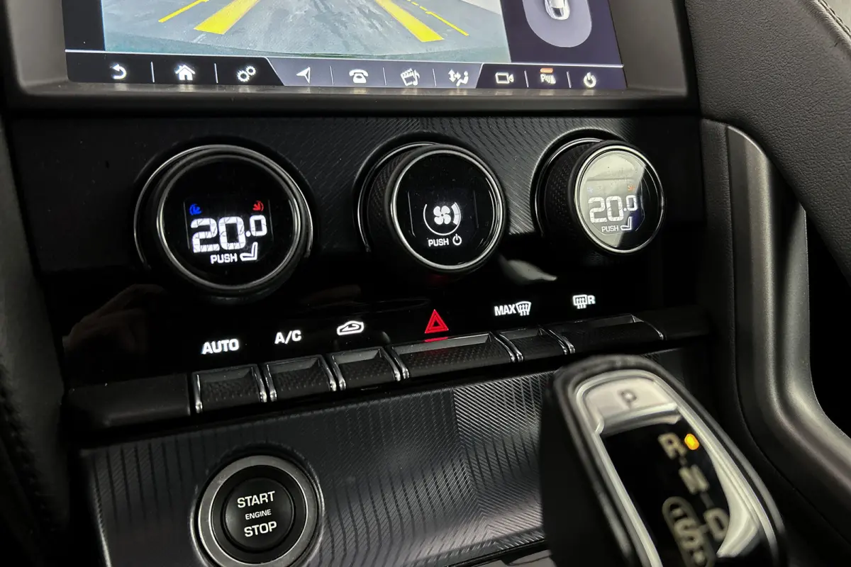 3.0 V6 RWD R-Dynamic | Facelift | Dealeronderhouden | Camera | Memory seats