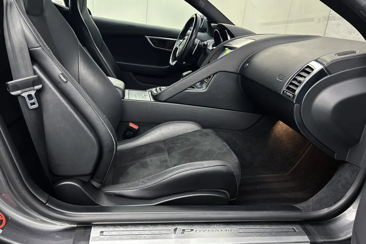 3.0 V6 RWD R-Dynamic | Facelift | Dealeronderhouden | Camera | Memory seats