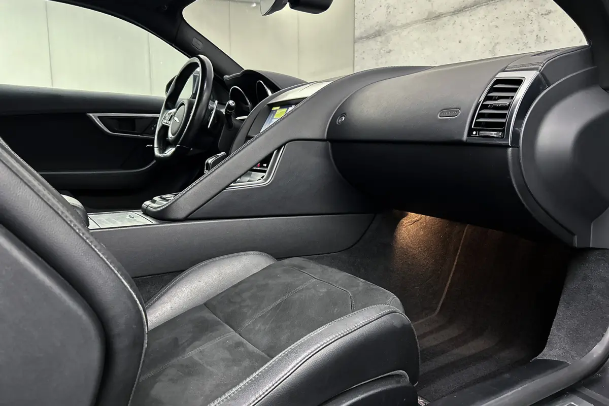 3.0 V6 RWD R-Dynamic | Facelift | Dealeronderhouden | Camera | Memory seats