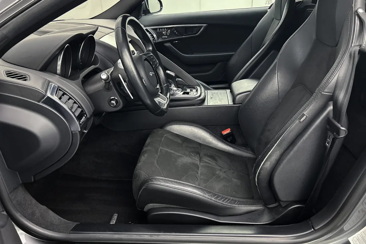 3.0 V6 RWD R-Dynamic | Facelift | Dealeronderhouden | Camera | Memory seats