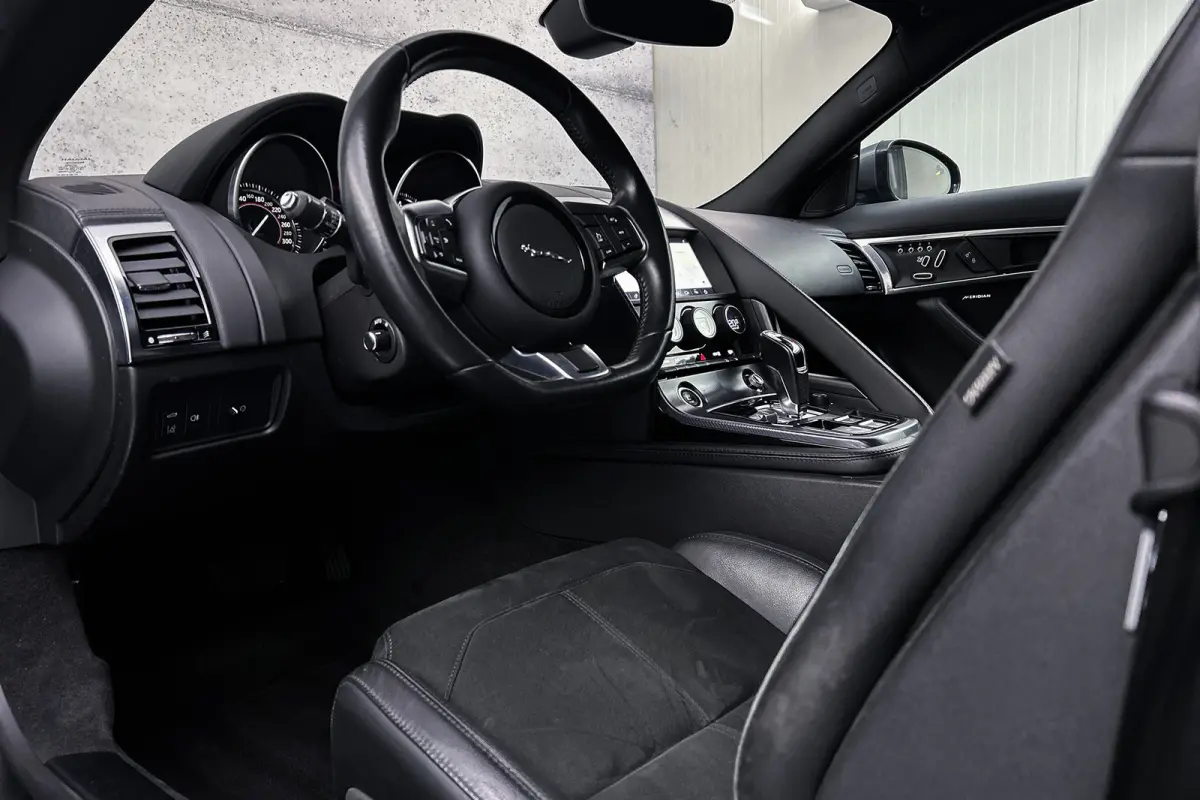 3.0 V6 RWD R-Dynamic | Facelift | Dealeronderhouden | Camera | Memory seats
