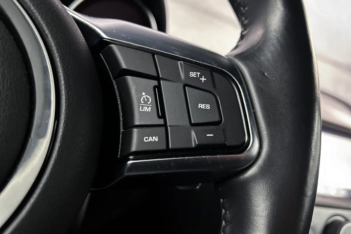 3.0 V6 RWD R-Dynamic | Facelift | Dealeronderhouden | Camera | Memory seats