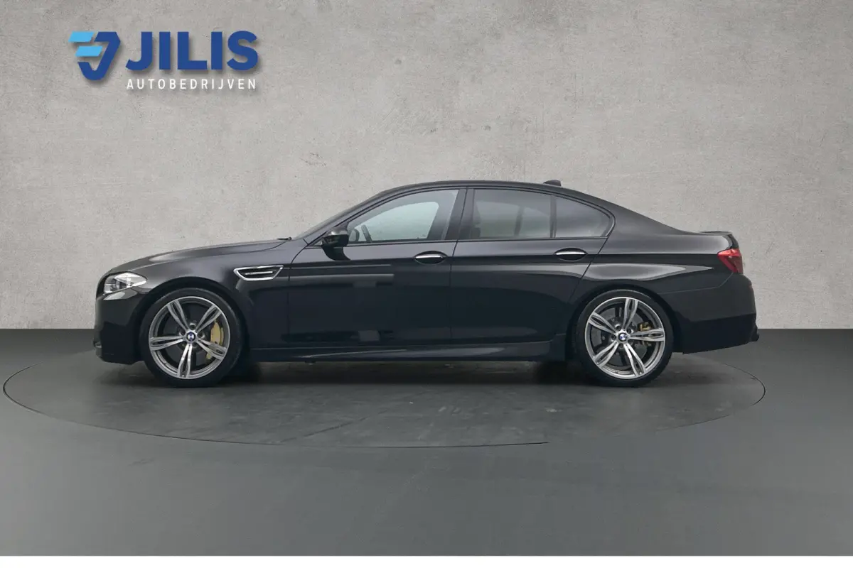 M5 Competition | Unieke auto! | Keramisch | Akrapovic | Softclose | Panoramadak | Head-up | Leder