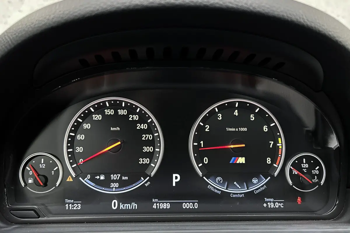M5 Competition | Unieke auto! | Keramisch | Akrapovic | Softclose | Panoramadak | Head-up | Leder