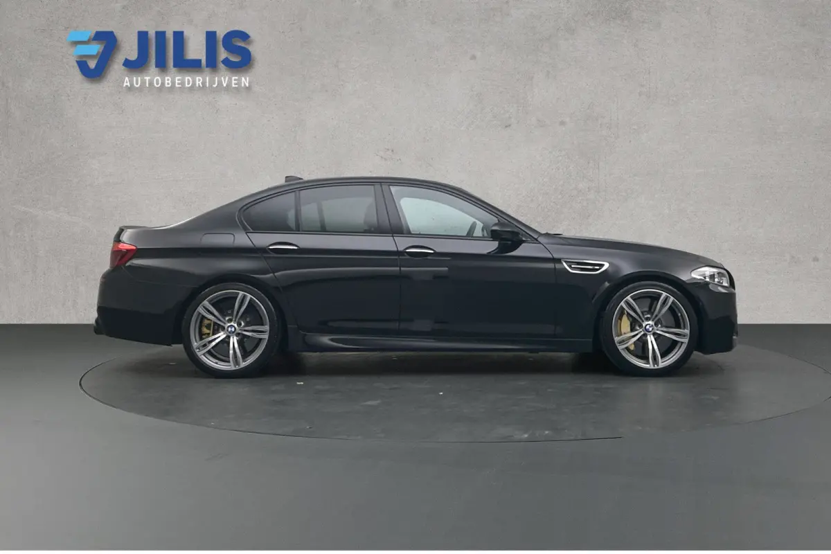 M5 Competition | Unieke auto! | Keramisch | Akrapovic | Softclose | Panoramadak | Head-up | Leder