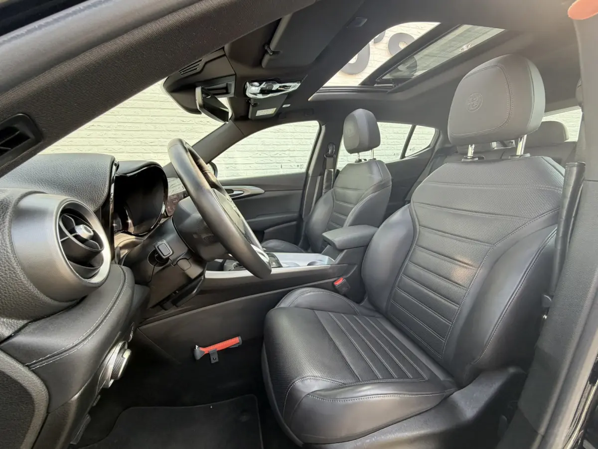 1.5T Hybrid Ti Panorama Pdc+Camera Carplay Cruise Mem. Seats Stoelverwarming/ventilatie Stuurverwarming