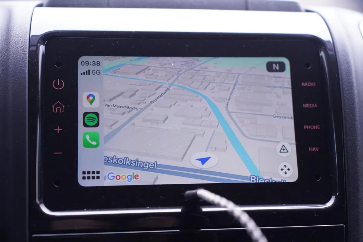 2.2D 140 pk L2H2 White&Black Edition Navi 18" LMV, Bullbar + Sidebars Zwart, Camera, Apple Carplay, 3-Zits, Nieuw