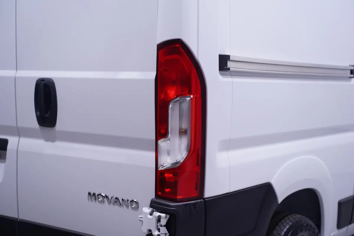 2.2D 140 pk L2H2 White&Black Edition Navi 18" LMV, Bullbar + Sidebars Zwart, Camera, Apple Carplay, 3-Zits, Nieuw
