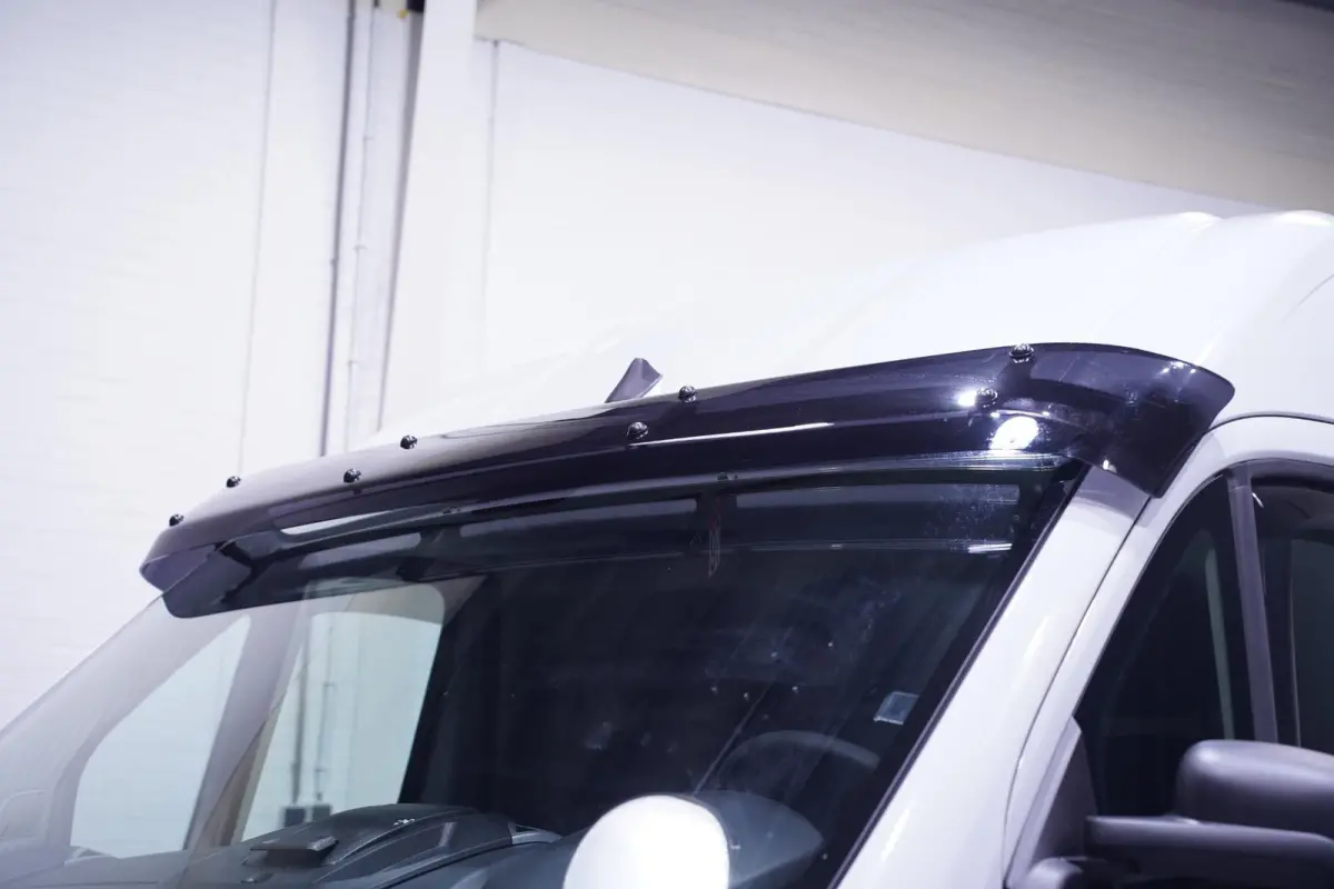 2.2D 140 pk L2H2 White&Black Edition Navi 18" LMV, Bullbar + Sidebars Zwart, Camera, Apple Carplay, 3-Zits, Nieuw