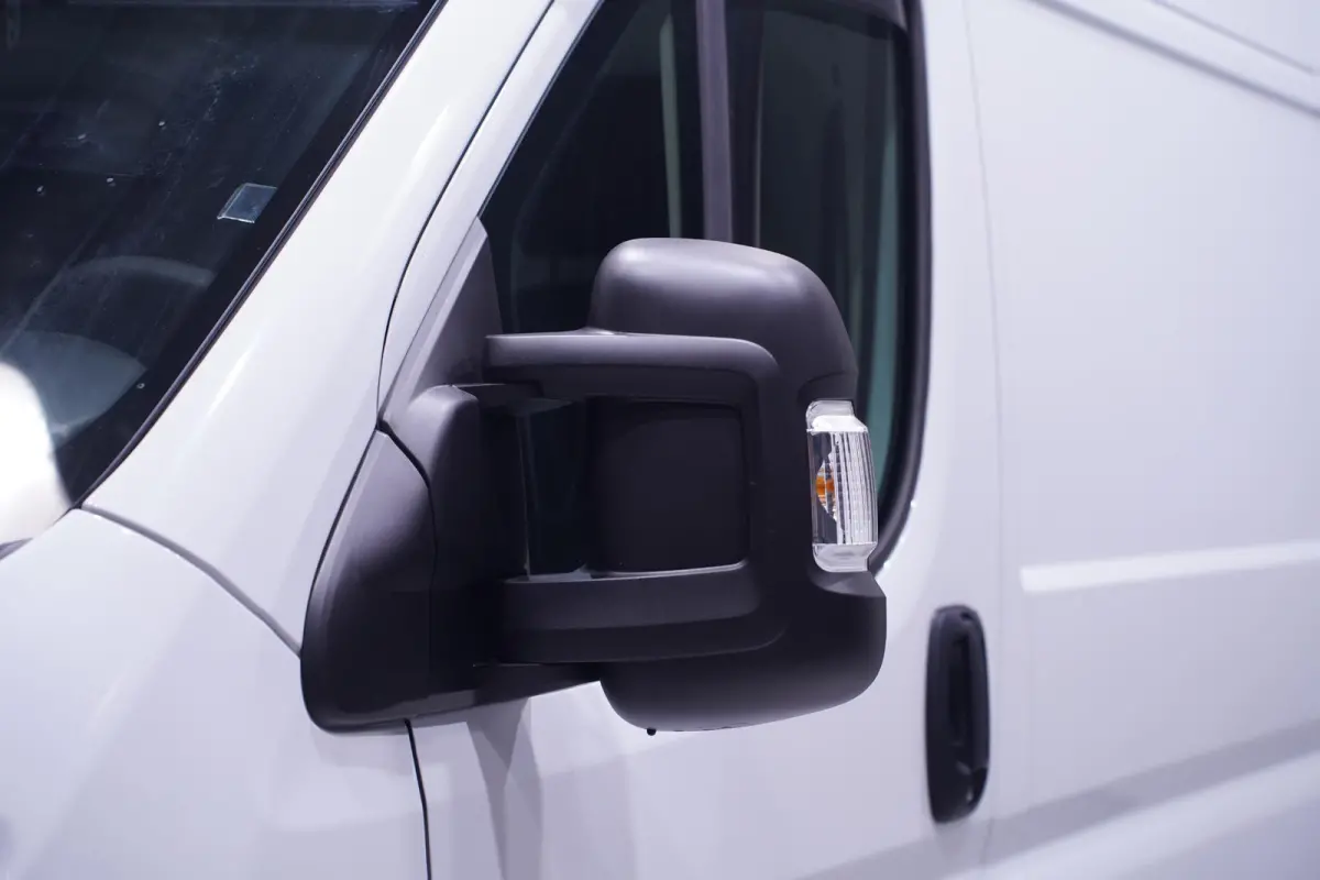 2.2D 140 pk L2H2 White&Black Edition Navi 18" LMV, Bullbar + Sidebars Zwart, Camera, Apple Carplay, 3-Zits, Nieuw