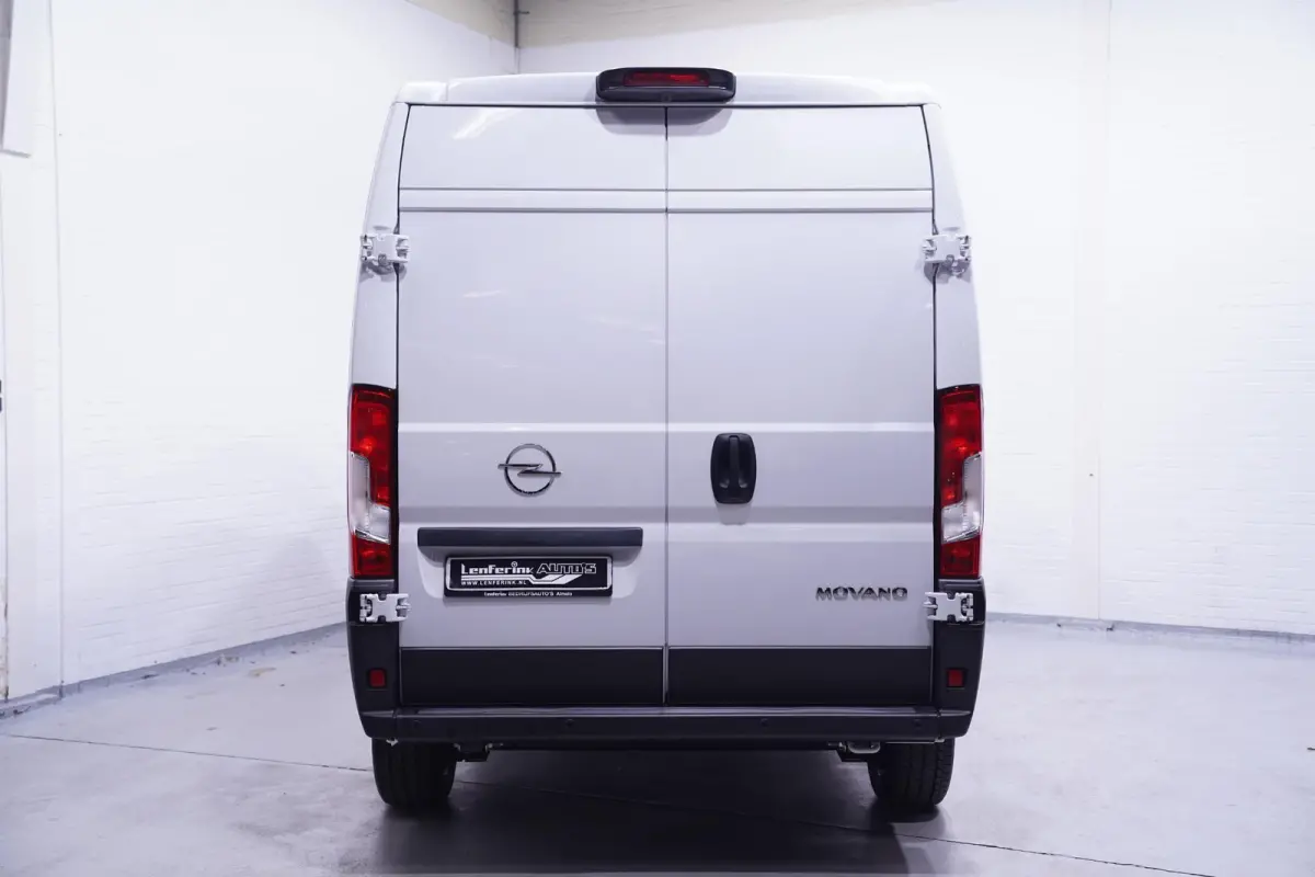 2.2D 140 pk L2H2 White&Black Edition Navi 18" LMV, Bullbar + Sidebars Zwart, Camera, Apple Carplay, 3-Zits, Nieuw