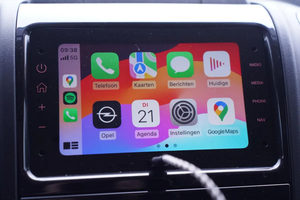 2.2D 140 pk L2H2 White&Black Edition Navi 18" LMV, Bullbar + Sidebars Zwart, Camera, Apple Carplay, 3-Zits, Nieuw