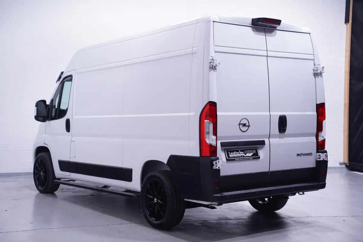 2.2D 140 pk L2H2 White&Black Edition Navi 18" LMV, Bullbar + Sidebars Zwart, Camera, Apple Carplay, 3-Zits, Nieuw