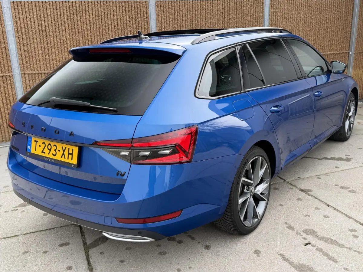 1.4 TSI iV Sportline Automaat | Panoramadak | Stoelverwarming voor | Stuurwielverwarming | Half leer alcantara | Cruise control | Trekhaak uitklapbaar | Matrix LED | Achteruitrijcamera