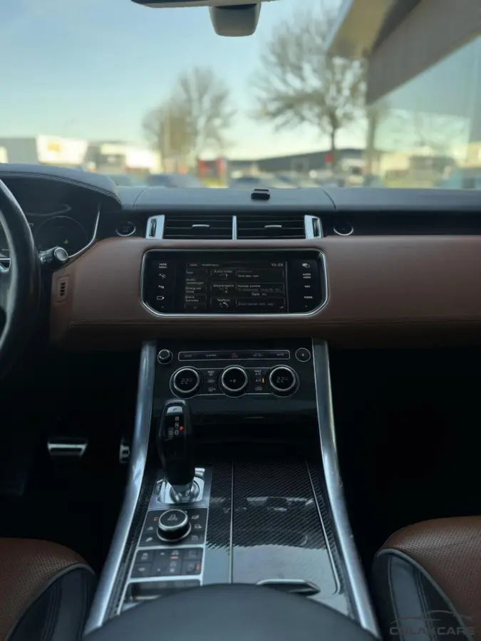 5.0 V8 Supercharged SVR Pano