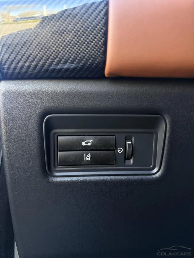 5.0 V8 Supercharged SVR Pano