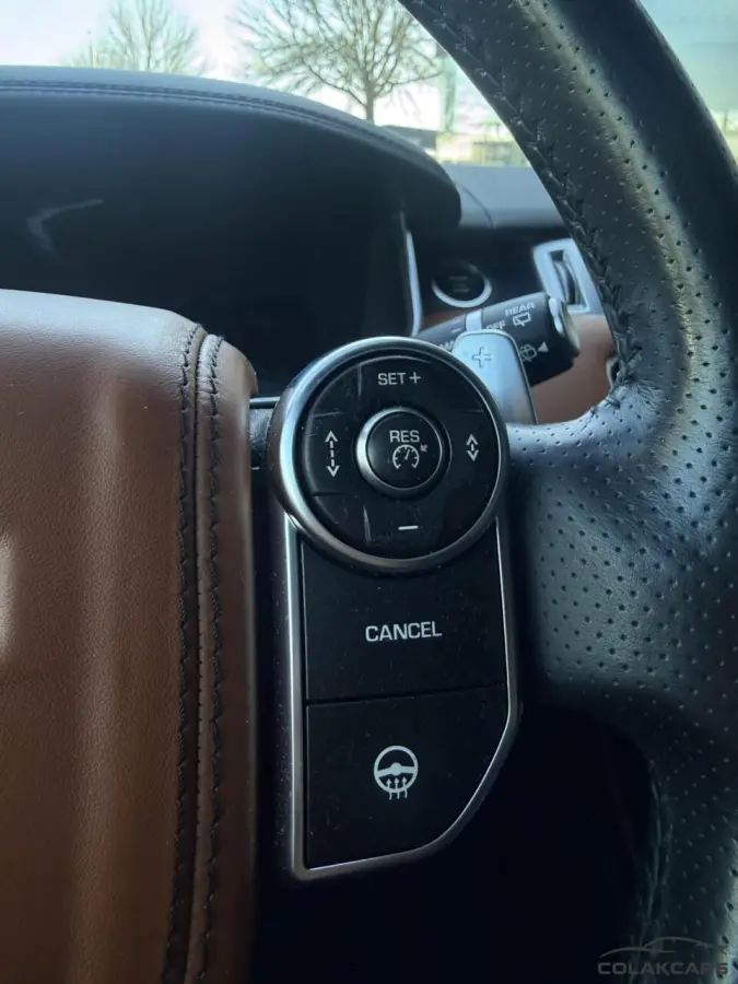 5.0 V8 Supercharged SVR Pano
