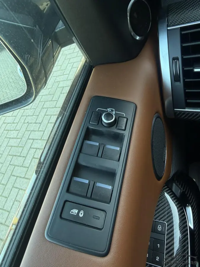 5.0 V8 Supercharged SVR Pano
