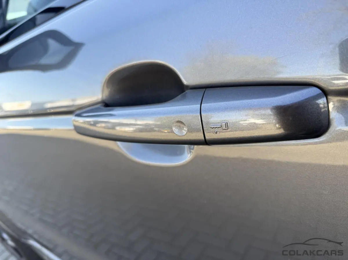 5.0 V8 Supercharged SVR Pano