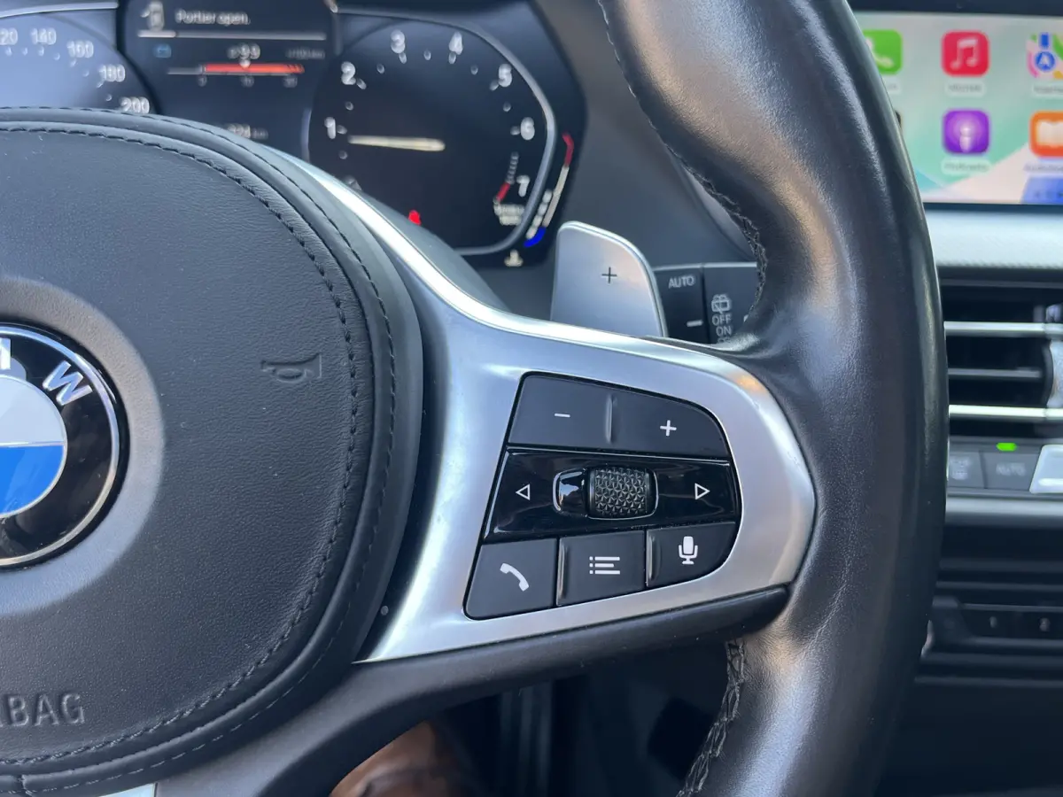 M135i xDrive High Executive M Sport 306pk Automaat | Panodak | Elektr. achterklep | Parking Pakket | Spiegel Pakket | Draadloze telefoonlader | etc. etc.