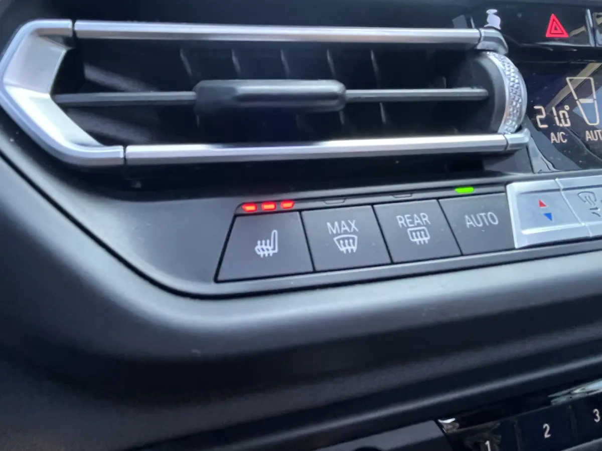 M135i xDrive High Executive M Sport 306pk Automaat | Panodak | Elektr. achterklep | Parking Pakket | Spiegel Pakket | Draadloze telefoonlader | etc. etc.