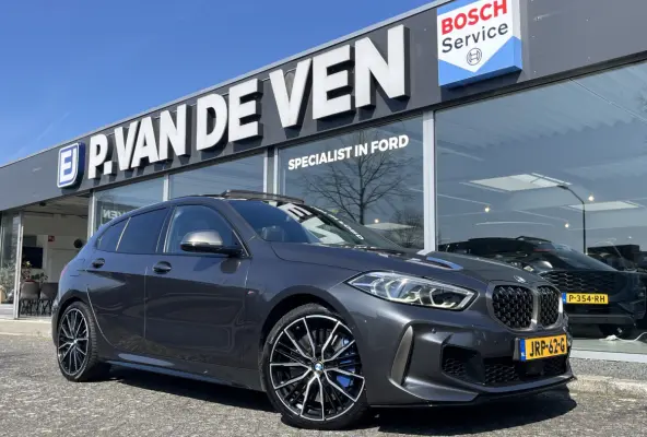 M135i xDrive High Executive M Sport 306pk Automaat | Panodak | Elektr. achterklep | Parking Pakket | Spiegel Pakket | Draadloze telefoonlader | etc. etc.