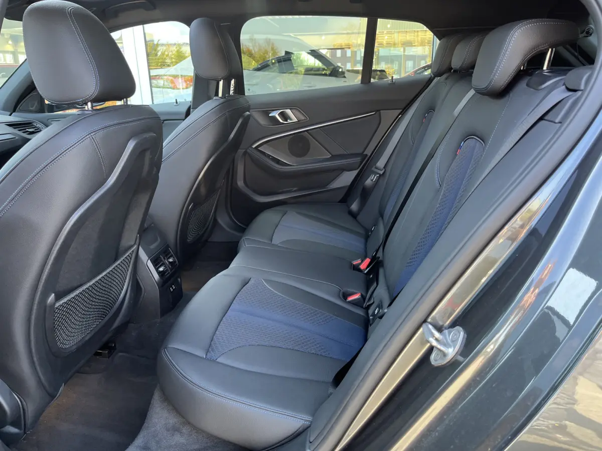 M135i xDrive High Executive M Sport 306pk Automaat | Panodak | Elektr. achterklep | Parking Pakket | Spiegel Pakket | Draadloze telefoonlader | etc. etc.