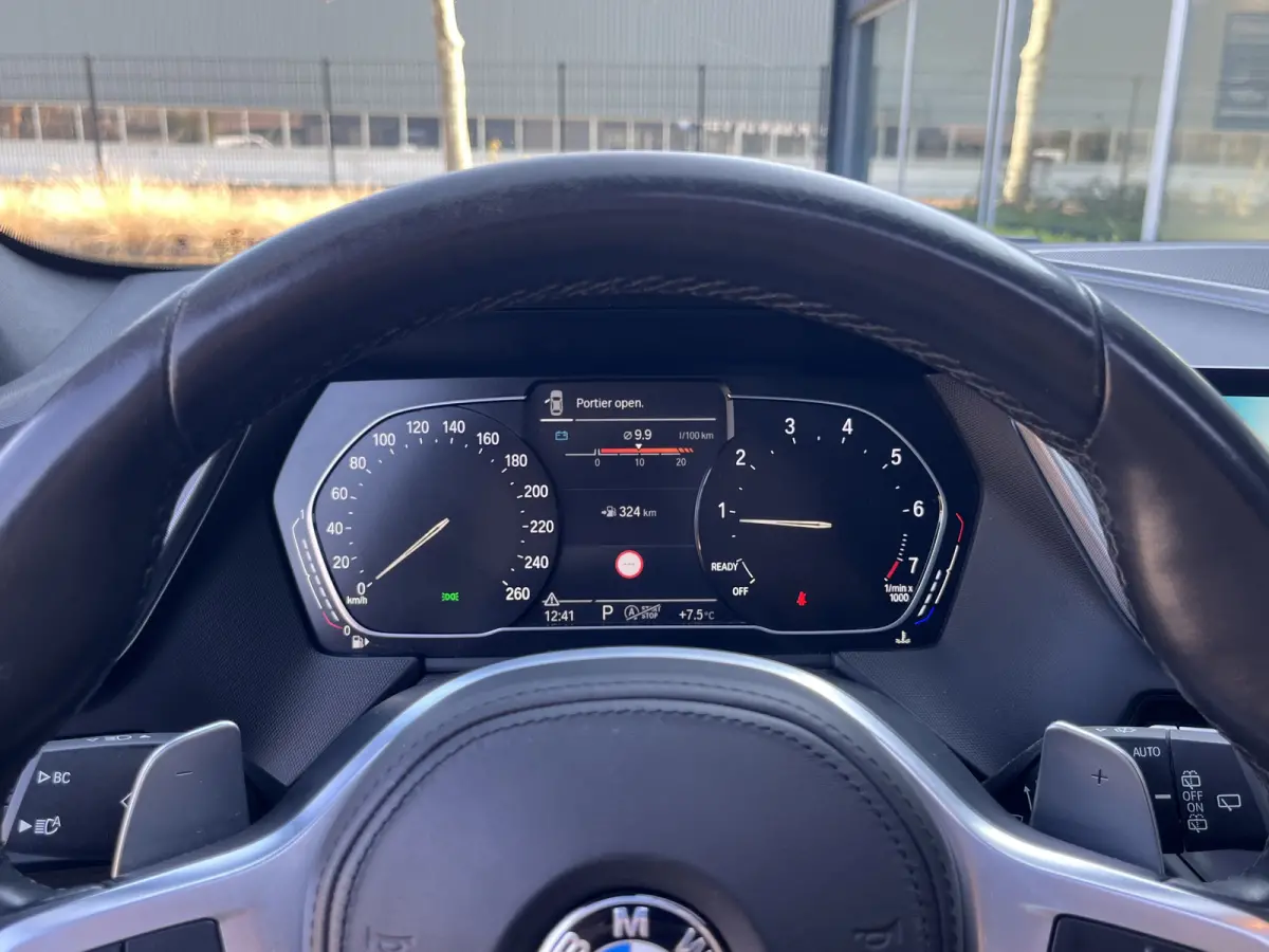 M135i xDrive High Executive M Sport 306pk Automaat | Panodak | Elektr. achterklep | Parking Pakket | Spiegel Pakket | Draadloze telefoonlader | etc. etc.