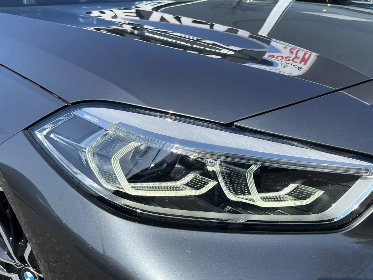 M135i xDrive High Executive M Sport 306pk Automaat | Panodak | Elektr. achterklep | Parking Pakket | Spiegel Pakket | Draadloze telefoonlader | etc. etc.