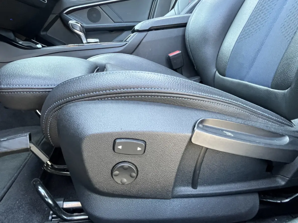 M135i xDrive High Executive M Sport 306pk Automaat | Panodak | Elektr. achterklep | Parking Pakket | Spiegel Pakket | Draadloze telefoonlader | etc. etc.