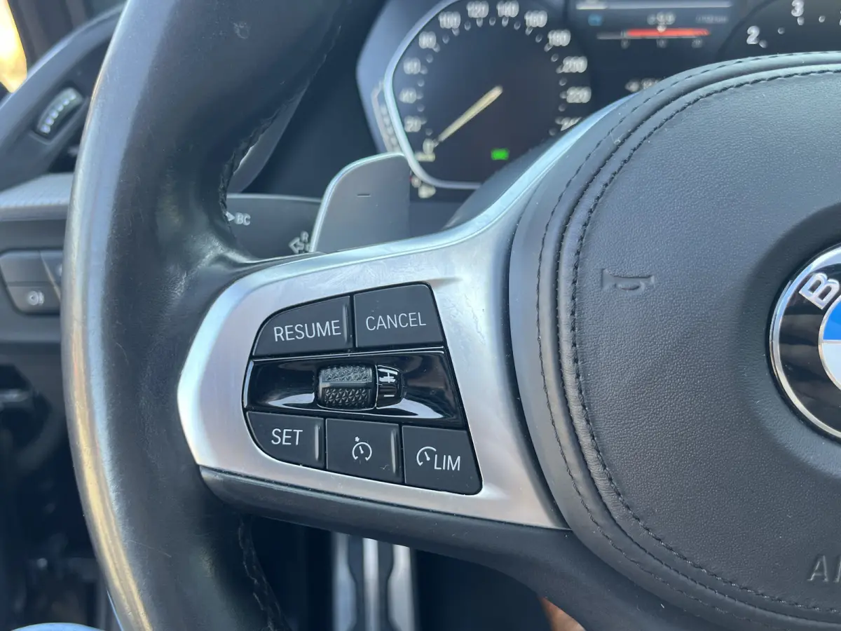 M135i xDrive High Executive M Sport 306pk Automaat | Panodak | Elektr. achterklep | Parking Pakket | Spiegel Pakket | Draadloze telefoonlader | etc. etc.
