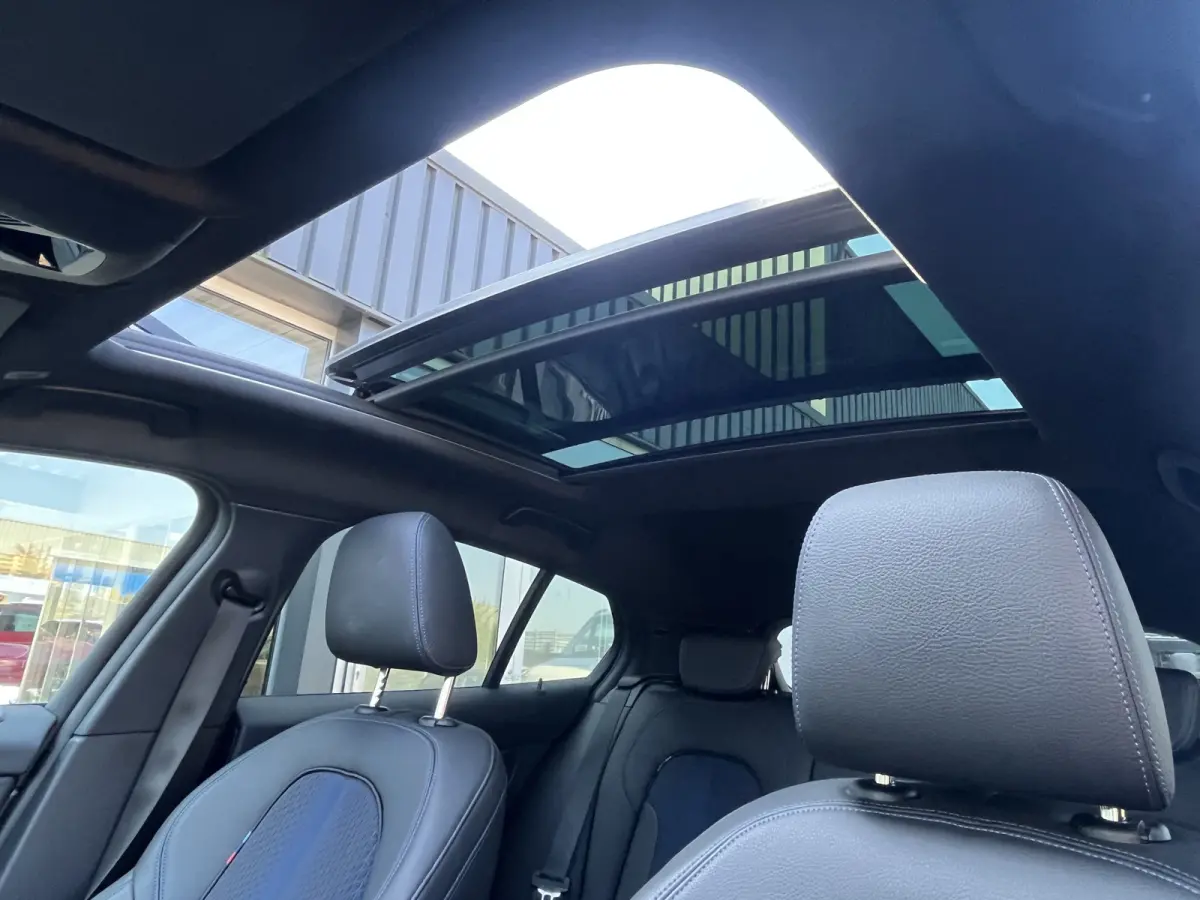 M135i xDrive High Executive M Sport 306pk Automaat | Panodak | Elektr. achterklep | Parking Pakket | Spiegel Pakket | Draadloze telefoonlader | etc. etc.