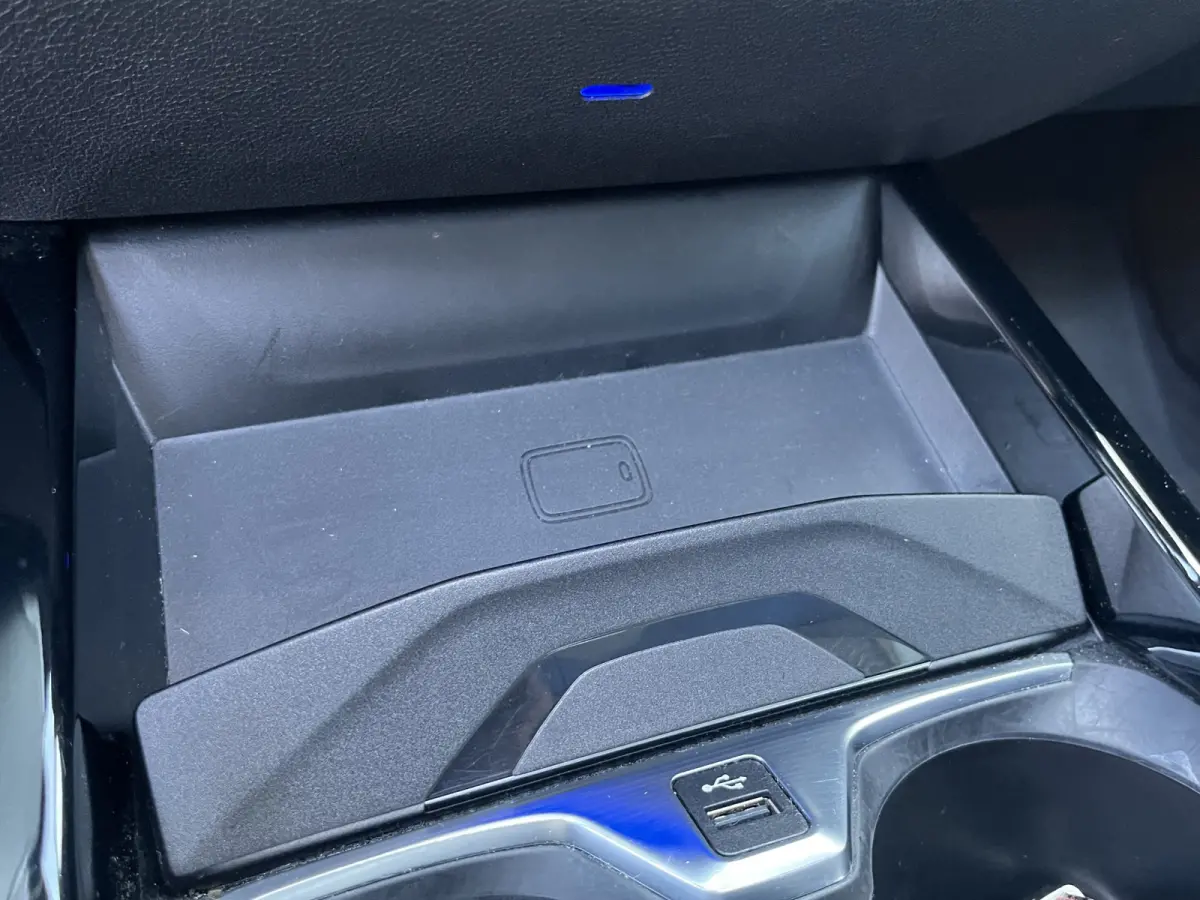 M135i xDrive High Executive M Sport 306pk Automaat | Panodak | Elektr. achterklep | Parking Pakket | Spiegel Pakket | Draadloze telefoonlader | etc. etc.