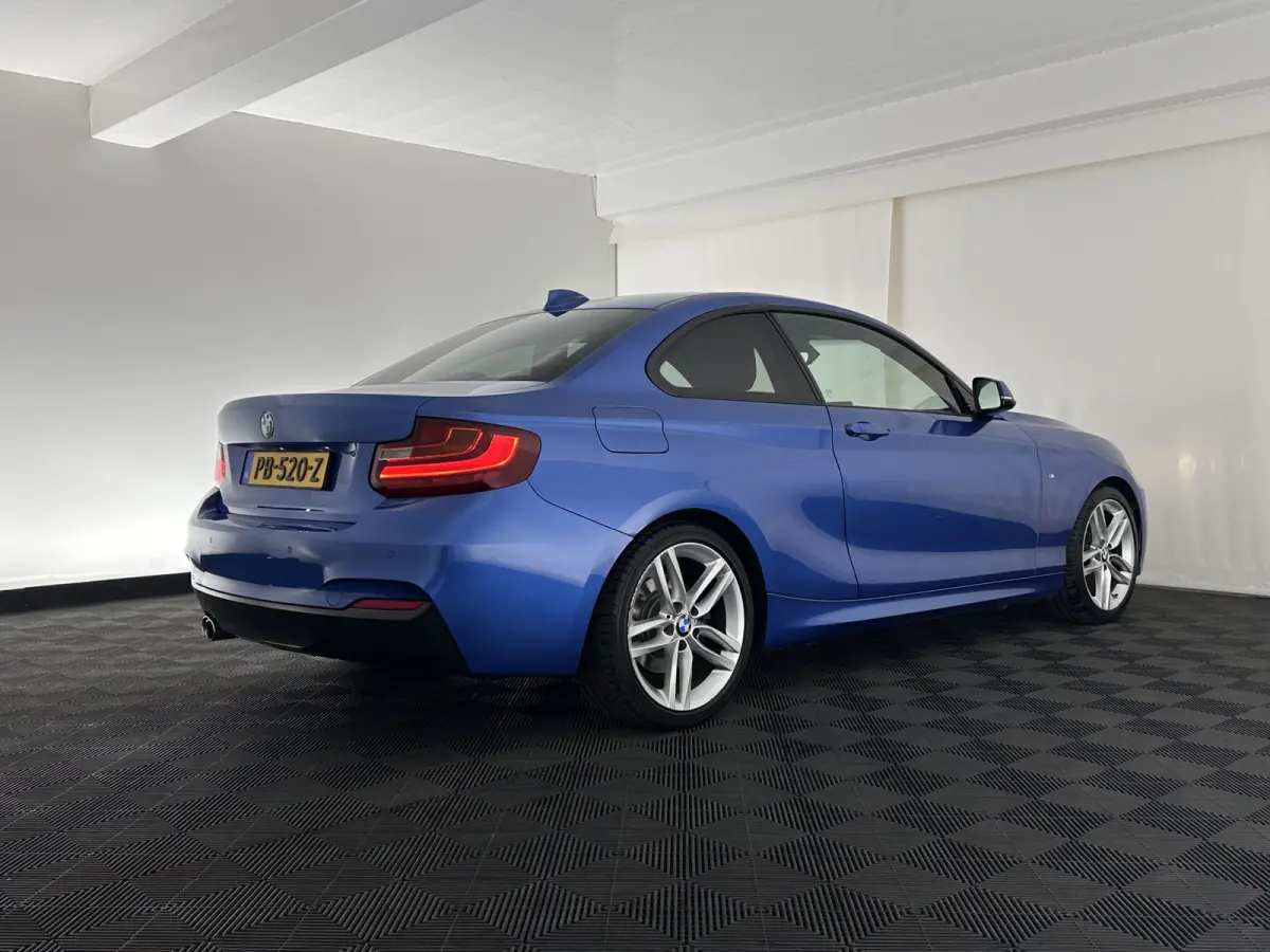220d xDrive M-Sport-Styling Executive Aut. *XENON | ALCANTARA | HEATED-SPORTSEATS | HARMAN/KARDON | KEYLESS | NAVI-FULLMAP | PRIVACYGLASS | SHIFTPADDLES | ECC | PDC | CRUISE | 18''ALU*