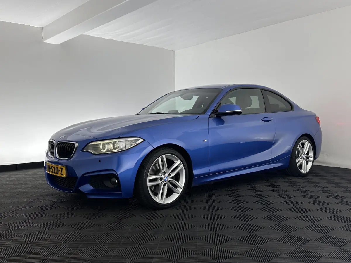 220d xDrive M-Sport-Styling Executive Aut. *XENON | ALCANTARA | HEATED-SPORTSEATS | HARMAN/KARDON | KEYLESS | NAVI-FULLMAP | PRIVACYGLASS | SHIFTPADDLES | ECC | PDC | CRUISE | 18''ALU*