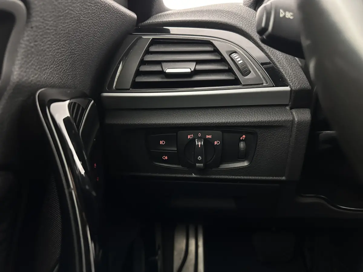 220d xDrive M-Sport-Styling Executive Aut. *XENON | ALCANTARA | HEATED-SPORTSEATS | HARMAN/KARDON | KEYLESS | NAVI-FULLMAP | PRIVACYGLASS | SHIFTPADDLES | ECC | PDC | CRUISE | 18''ALU*