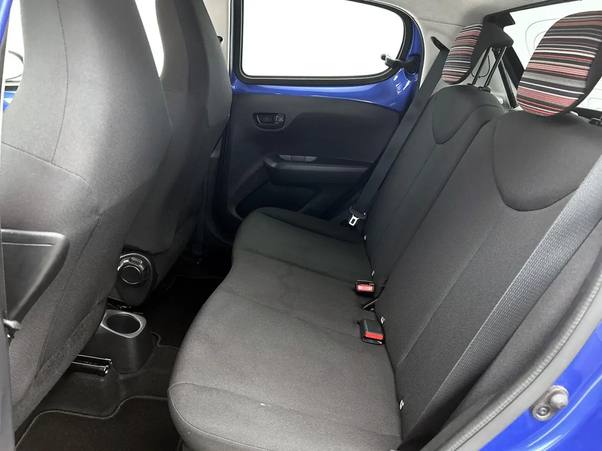 Feel 1.0 e-VTi 72pk | Airco | Elektrische ramen | Centrale portiervergrendeling | Bluetooth | Radio/MP3 speler met stuurbediening | Donker getint glas | Zuinig en voordelig autorijden! |