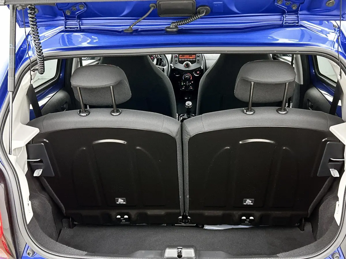 Feel 1.0 e-VTi 72pk | Airco | Elektrische ramen | Centrale portiervergrendeling | Bluetooth | Radio/MP3 speler met stuurbediening | Donker getint glas | Zuinig en voordelig autorijden! |