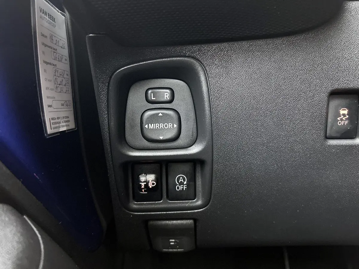 Feel 1.0 e-VTi 72pk | Airco | Elektrische ramen | Centrale portiervergrendeling | Bluetooth | Radio/MP3 speler met stuurbediening | Donker getint glas | Zuinig en voordelig autorijden! |